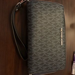 Michael Kors dark blue wallet/wristlet